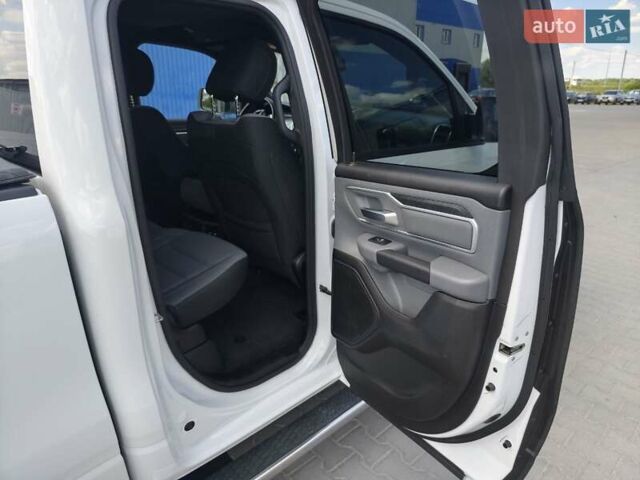 Ram 1500 2020 у Києві на Automoto.ua Білий Ram 1500, об'ємом двигуна 5.65 л та пробігом 190 тис. км за 39900 $, фото 23 на Automoto.ua
