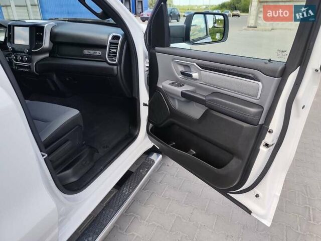 Ram 1500 2020 у Києві на Automoto.ua Білий Ram 1500, об'ємом двигуна 5.65 л та пробігом 190 тис. км за 39900 $, фото 22 на Automoto.ua