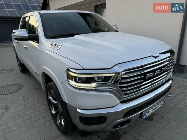 Білий Ram 1500, об'ємом двигуна 5.65 л та пробігом 101 тис. км за 56000 $, фото 2 на Automoto.ua