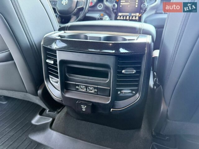 Білий Ram 1500, об'ємом двигуна 5.7 л та пробігом 78 тис. км за 50000 $, фото 35 на Automoto.ua