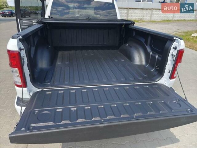 Ram 1500 2020 у Києві на Automoto.ua Білий Ram 1500, об'ємом двигуна 5.65 л та пробігом 190 тис. км за 39900 $, фото 7 на Automoto.ua