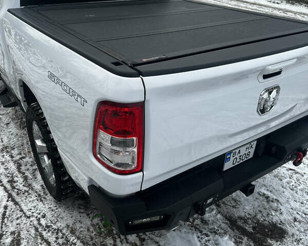 Белый Ram 1500, объемом двигателя 5.65 л и пробегом 80 тыс. км за 47000 $, фото 5 на Automoto.ua