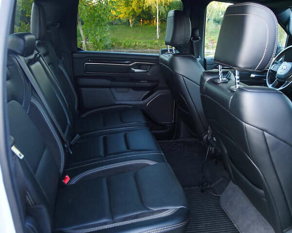 Белый Ram 1500, объемом двигателя 5.65 л и пробегом 33 тыс. км за 80000 $, фото 31 на Automoto.ua