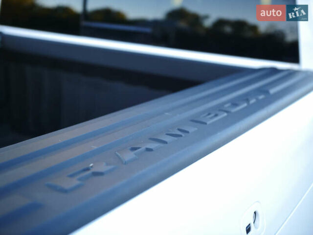 Белый Ram 1500, объемом двигателя 5.65 л и пробегом 33 тыс. км за 80000 $, фото 38 на Automoto.ua