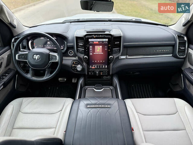 Белый Ram 1500, объемом двигателя 5.65 л и пробегом 39 тыс. км за 78000 $, фото 11 на Automoto.ua