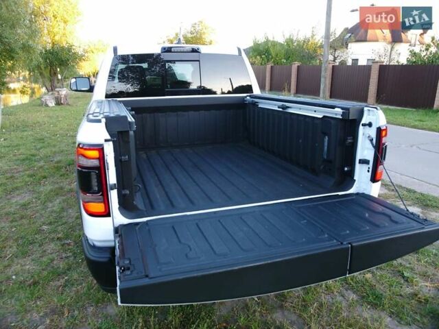 Ram 1500 2023 в Киеве на Automoto.ua Белый Ram 1500, объемом двигателя 5.65 л и пробегом 33 тыс. км за 80000 $, фото 19 на Automoto.ua