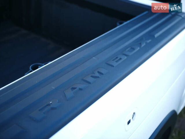 Ram 1500 2023 в Киеве на Automoto.ua Белый Ram 1500, объемом двигателя 5.65 л и пробегом 33 тыс. км за 80000 $, фото 35 на Automoto.ua