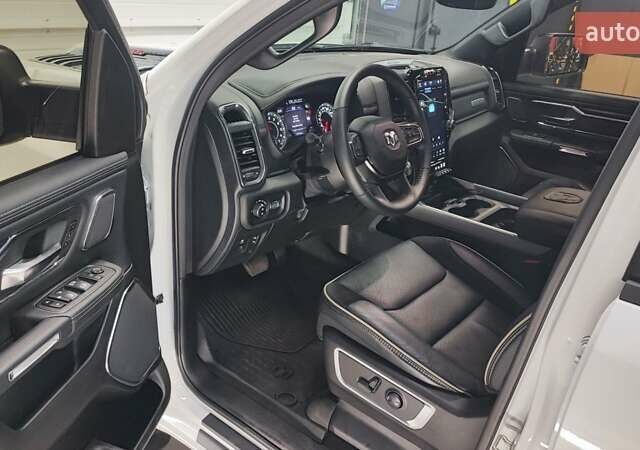 Білий Ram 1500, об'ємом двигуна 5.65 л та пробігом 17 тис. км за 84990 $, фото 33 на Automoto.ua