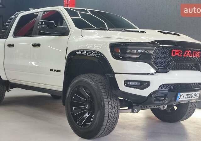 Білий Ram 1500, об'ємом двигуна 5.65 л та пробігом 17 тис. км за 84990 $, фото 3 на Automoto.ua