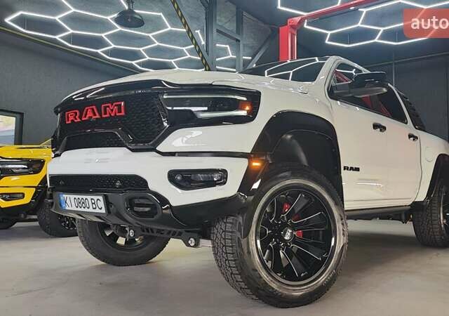 Білий Ram 1500, об'ємом двигуна 5.65 л та пробігом 17 тис. км за 84990 $, фото 4 на Automoto.ua