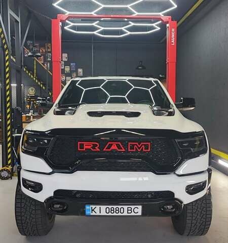Білий Ram 1500, об'ємом двигуна 5.65 л та пробігом 17 тис. км за 84990 $, фото 1 на Automoto.ua