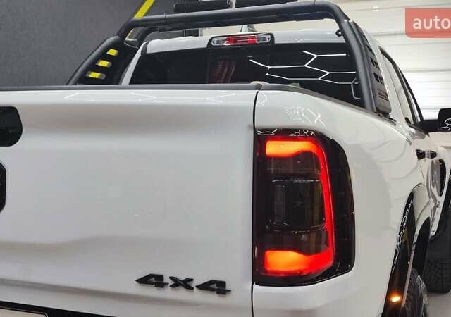 Білий Ram 1500, об'ємом двигуна 5.65 л та пробігом 17 тис. км за 84990 $, фото 26 на Automoto.ua