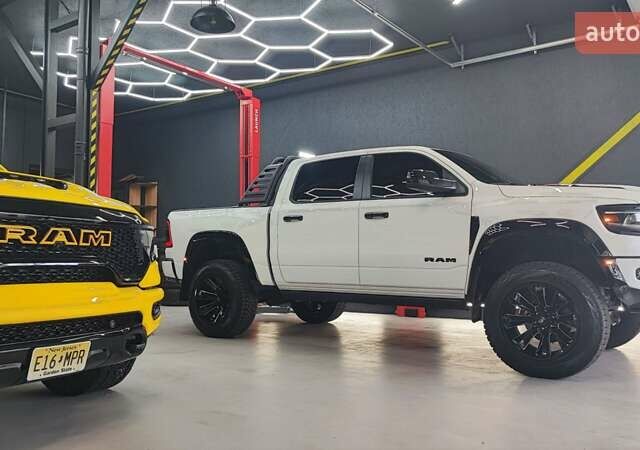 Білий Ram 1500, об'ємом двигуна 5.65 л та пробігом 17 тис. км за 84990 $, фото 21 на Automoto.ua