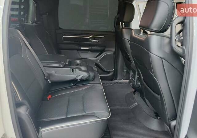 Білий Ram 1500, об'ємом двигуна 5.65 л та пробігом 17 тис. км за 84990 $, фото 43 на Automoto.ua