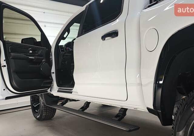 Білий Ram 1500, об'ємом двигуна 5.65 л та пробігом 17 тис. км за 84990 $, фото 32 на Automoto.ua