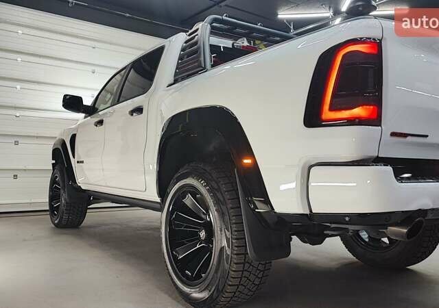 Білий Ram 1500, об'ємом двигуна 5.65 л та пробігом 17 тис. км за 84990 $, фото 23 на Automoto.ua