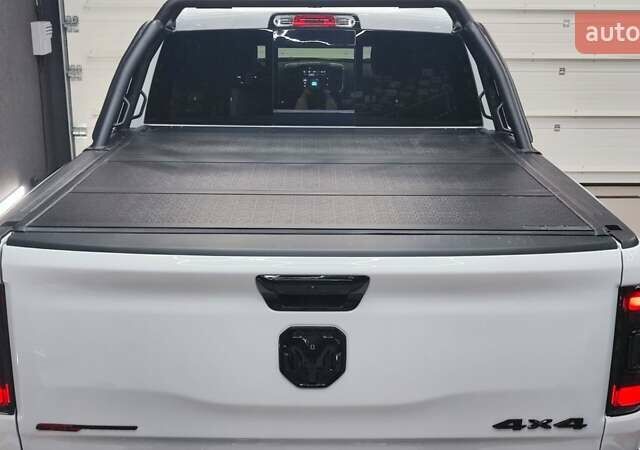 Білий Ram 1500, об'ємом двигуна 5.65 л та пробігом 17 тис. км за 84990 $, фото 28 на Automoto.ua