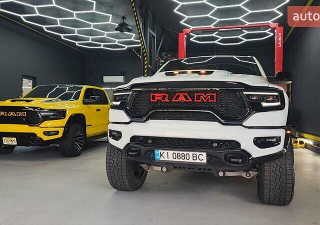 Білий Ram 1500, об'ємом двигуна 5.65 л та пробігом 17 тис. км за 84990 $, фото 2 на Automoto.ua