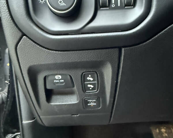 Чорний Ram 1500, об'ємом двигуна 5.7 л та пробігом 185 тис. км за 45000 $, фото 25 на Automoto.ua