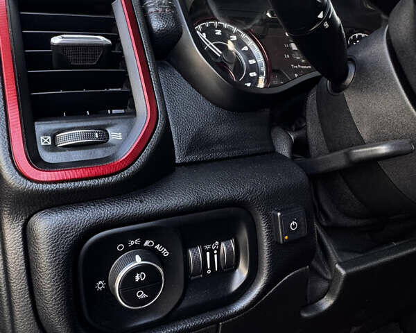 Чорний Ram 1500, об'ємом двигуна 5.7 л та пробігом 175 тис. км за 43995 $, фото 30 на Automoto.ua