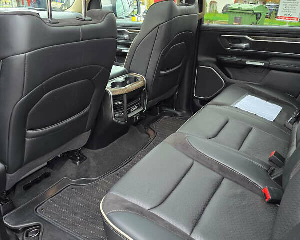 Черный Ram 1500, объемом двигателя 5.65 л и пробегом 64 тыс. км за 58000 $, фото 21 на Automoto.ua