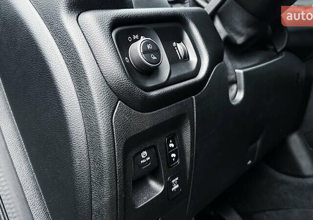 Ram 1500 2020 в Ровно на Automoto.ua Черный Ram 1500, объемом двигателя 2.99 л и пробегом 128 тыс. км за 64999 $, фото 57 на Automoto.ua