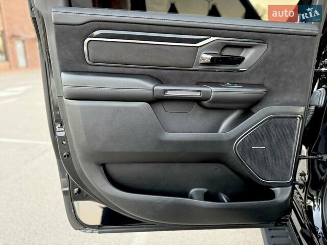 Ram 1500 2020 в Киеве на Automoto.ua Черный Ram 1500, объемом двигателя 0 л и пробегом 61 тыс. км за 109900 $, фото 49 на Automoto.ua