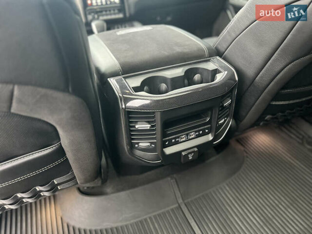 Черный Ram 1500, объемом двигателя 0 л и пробегом 61 тыс. км за 106000 $, фото 15 на Automoto.ua