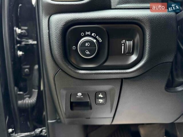 Чорний Ram 1500, об'ємом двигуна 5.7 л та пробігом 10 тис. км за 65900 $, фото 22 на Automoto.ua