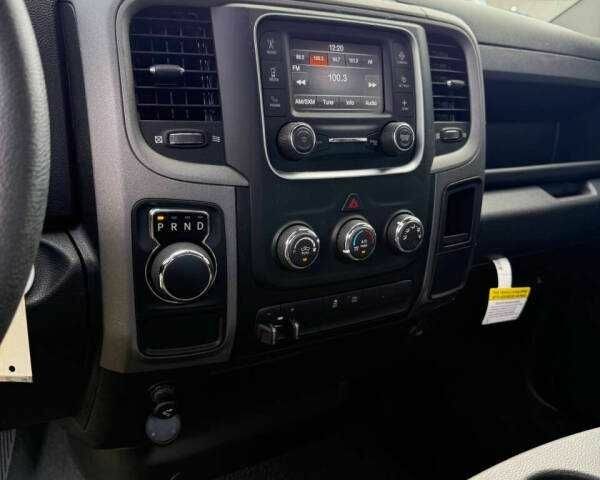 Черный Ram 1500, объемом двигателя 5.7 л и пробегом 68 тыс. км за 7300 $, фото 5 на Automoto.ua