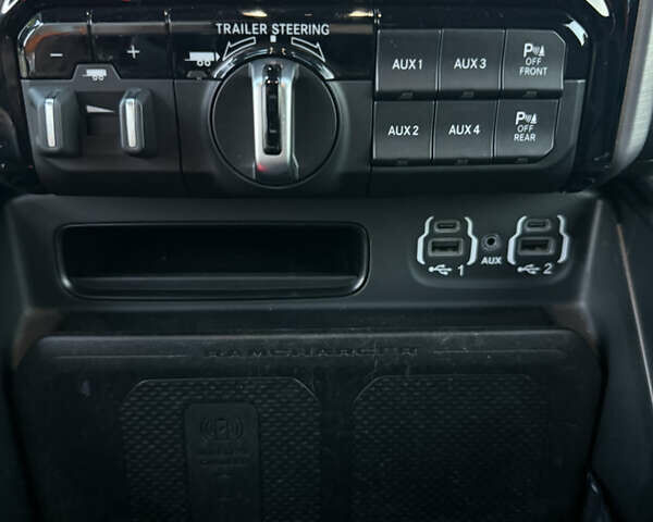 Черный Ram 1500, объемом двигателя 6.2 л и пробегом 30 тыс. км за 135000 $, фото 25 на Automoto.ua