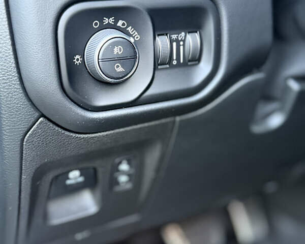 Черный Ram 1500, объемом двигателя 6.2 л и пробегом 30 тыс. км за 135000 $, фото 20 на Automoto.ua