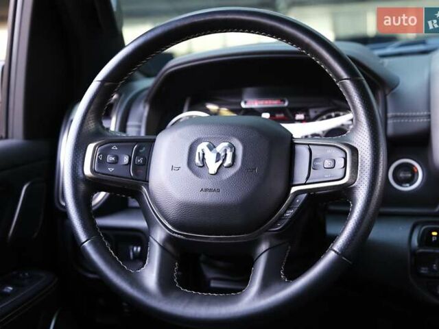 Ram 1500 2023 в Киеве на Automoto.ua Черный Ram 1500, объемом двигателя 5.65 л и пробегом 54 тыс. км за 75000 $, фото 16 на Automoto.ua