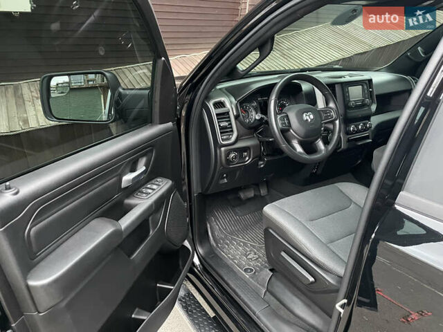 Ram 1500 2023 в Одессе на Automoto.ua Черный Ram 1500, объемом двигателя 3.6 л и пробегом 12 тыс. км за 36000 $, фото 6 на Automoto.ua