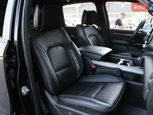 Ram 1500 2023 в Киеве на Automoto.ua Черный Ram 1500, объемом двигателя 5.65 л и пробегом 54 тыс. км за 75000 $, фото 11 на Automoto.ua