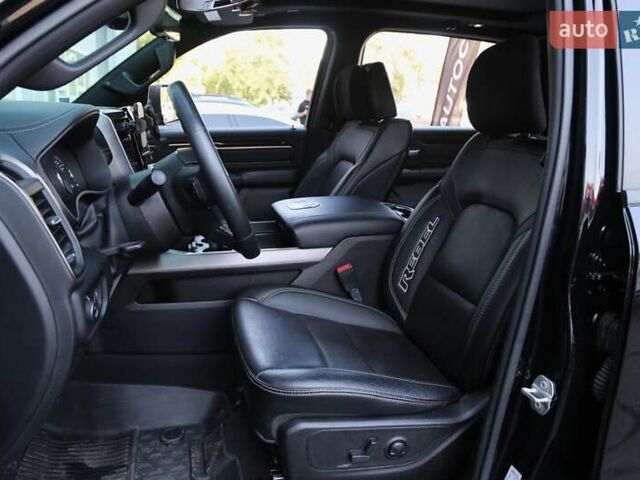 Ram 1500 2023 в Киеве на Automoto.ua Черный Ram 1500, объемом двигателя 5.65 л и пробегом 54 тыс. км за 75000 $, фото 8 на Automoto.ua