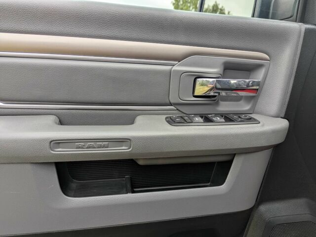 Красный Ram 1500, объемом двигателя 5.7 л и пробегом 230 тыс. км за 22000 $, фото 13 на Automoto.ua