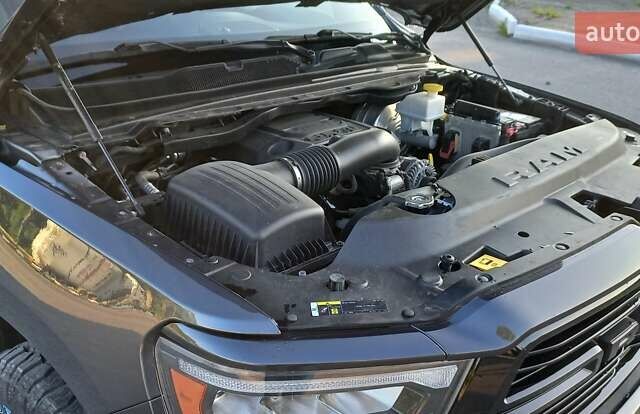 Ram 1500 2020 в Хмельницком на Automoto.ua Серый Ram 1500, объемом двигателя 5.65 л и пробегом 208 тыс. км за 31000 $, фото 7 на Automoto.ua