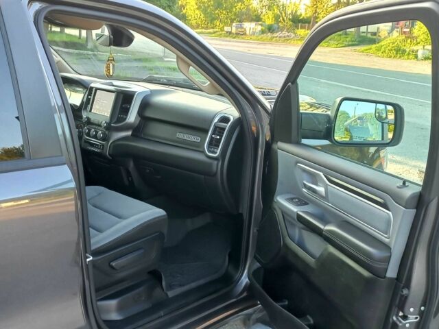 Ram 1500 2020 в Хмельницком на Automoto.ua Серый Ram 1500, объемом двигателя 5.7 л и пробегом 208 тыс. км за 30700 $, фото 13 на Automoto.ua