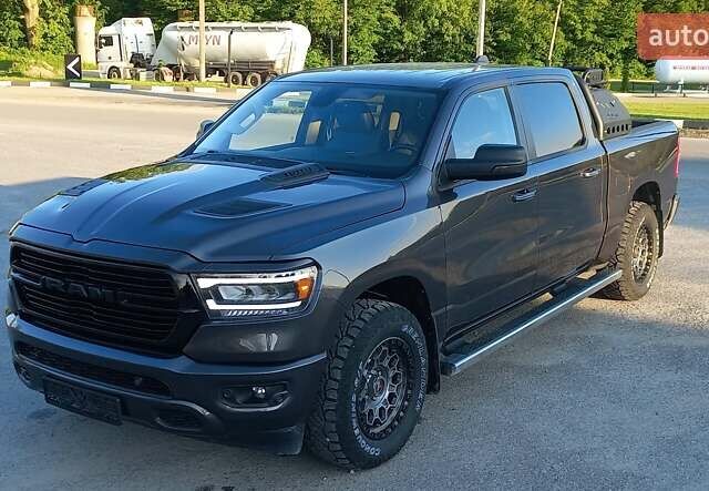 Ram 1500 2020 в Хмельницком на Automoto.ua Серый Ram 1500, объемом двигателя 5.65 л и пробегом 208 тыс. км за 31000 $, фото 1 на Automoto.ua