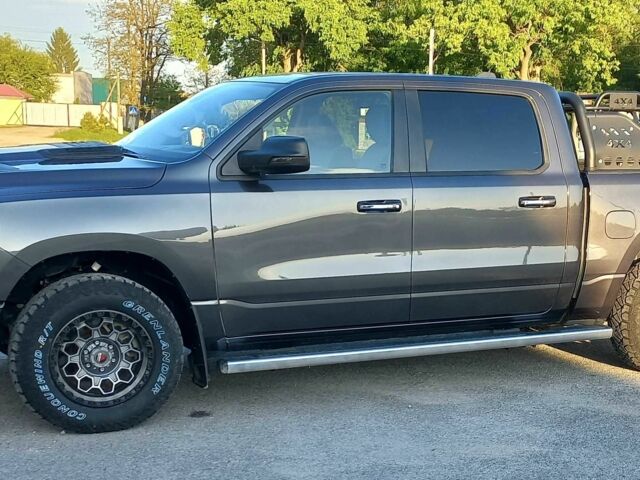Серый Ram 1500, объемом двигателя 5.7 л и пробегом 205 тыс. км за 33500 $, фото 2 на Automoto.ua