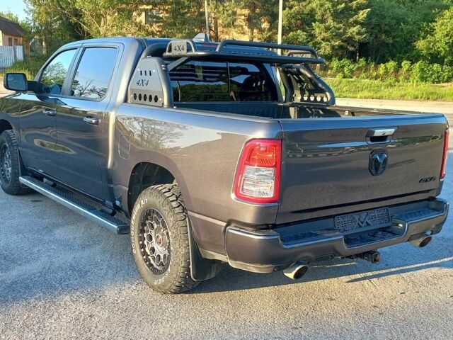 Серый Ram 1500, объемом двигателя 5.7 л и пробегом 205 тыс. км за 33500 $, фото 3 на Automoto.ua