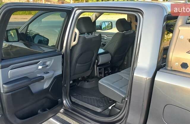 Ram 1500 2020 в Хмельницком на Automoto.ua Серый Ram 1500, объемом двигателя 5.65 л и пробегом 208 тыс. км за 31000 $, фото 10 на Automoto.ua