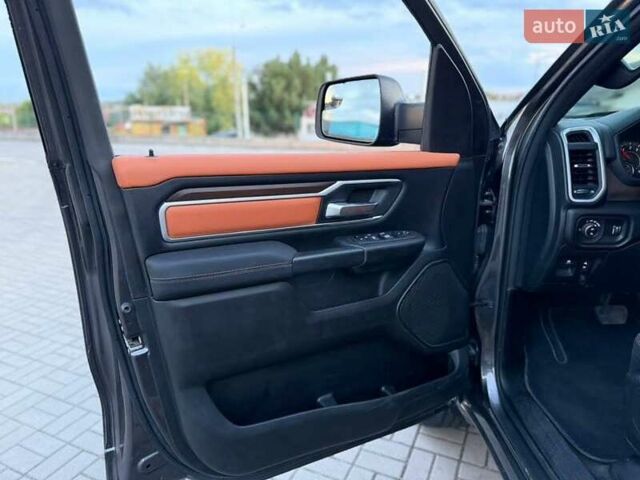 Ram 1500 2022 у Запоріжжя на Automoto.ua Сірий Ram 1500, об'ємом двигуна 5.65 л та пробігом 68 тис. км за 45000 $, фото 9 на Automoto.ua