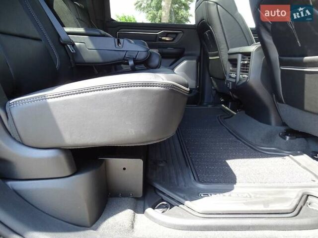 Серый Ram 1500, объемом двигателя 5.65 л и пробегом 74 тыс. км за 65000 $, фото 18 на Automoto.ua
