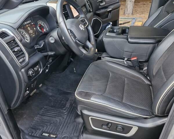 Серый Ram 1500, объемом двигателя 5.65 л и пробегом 19 тыс. км за 45000 $, фото 4 на Automoto.ua