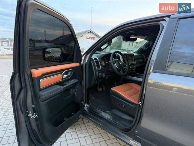 Ram 1500 2022 у Запоріжжя на Automoto.ua Сірий Ram 1500, об'ємом двигуна 5.65 л та пробігом 68 тис. км за 45000 $, фото 7 на Automoto.ua