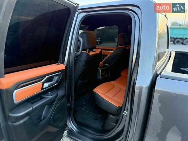 Ram 1500 2022 у Запоріжжя на Automoto.ua Сірий Ram 1500, об'ємом двигуна 5.65 л та пробігом 68 тис. км за 45000 $, фото 10 на Automoto.ua