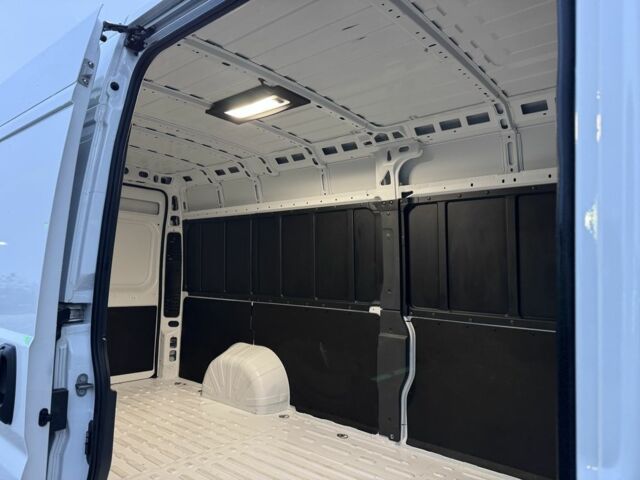 Білий Ram 3500, об'ємом двигуна 3.6 л та пробігом 15 тис. км за 26350 $, фото 5 на Automoto.ua