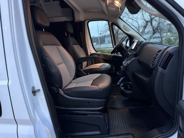 Білий Ram 3500, об'ємом двигуна 3.6 л та пробігом 15 тис. км за 26350 $, фото 22 на Automoto.ua